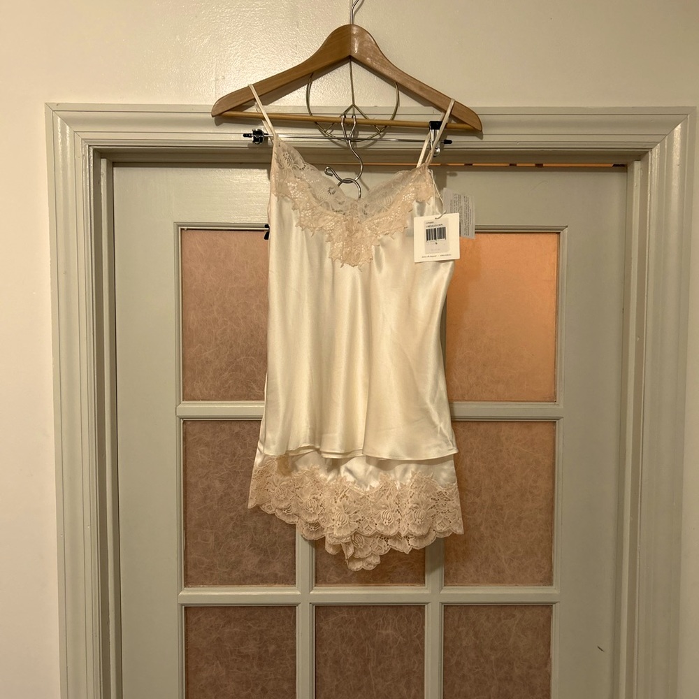 Ginia lingerie set (size small; creme/dawn color)